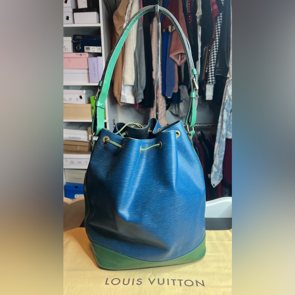 Authentic LOUIS VUITTON Epi Noe Bicolor purse Shoulder Bag